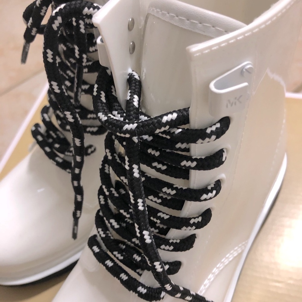 Michael Kors White Rainboots - Picture 10 of 16